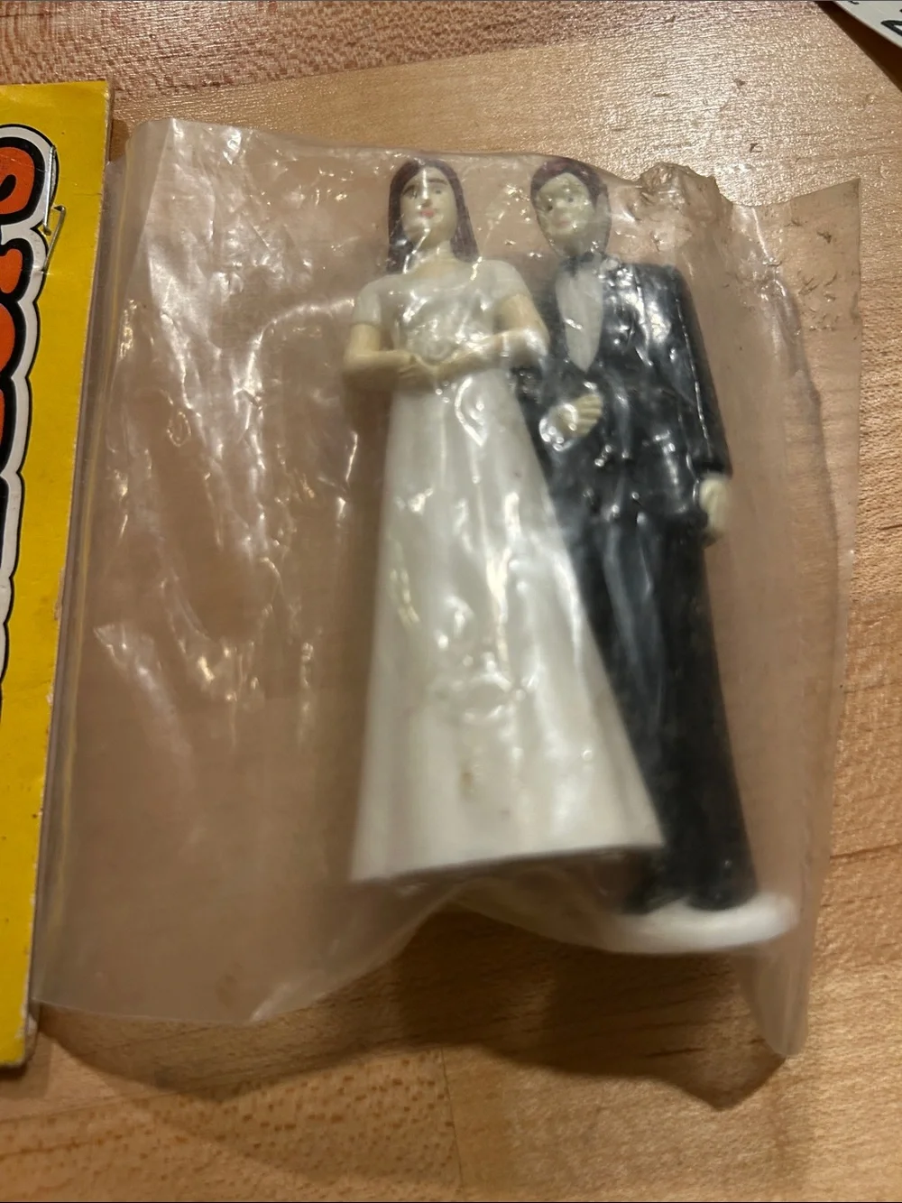 Wilton Bride & Groom Cake Topper in White and Black vintage plastic 3 in tall